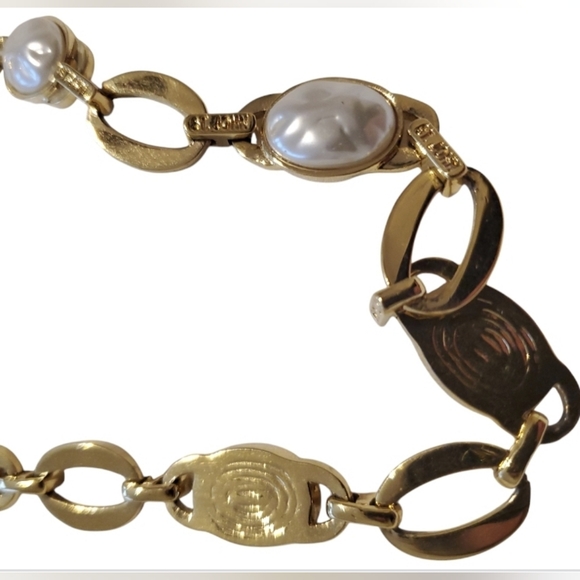 Saint John Gold and Pearl Belt - Picture 4 of 7